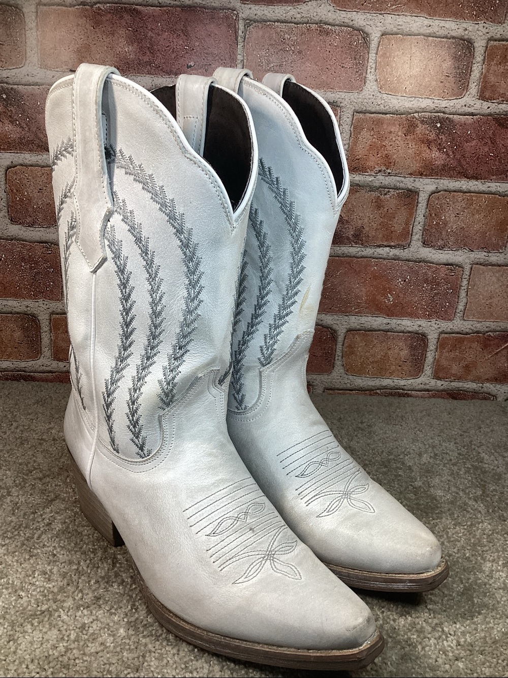 Sterling River womens white snip toe cowboy western boots size 8